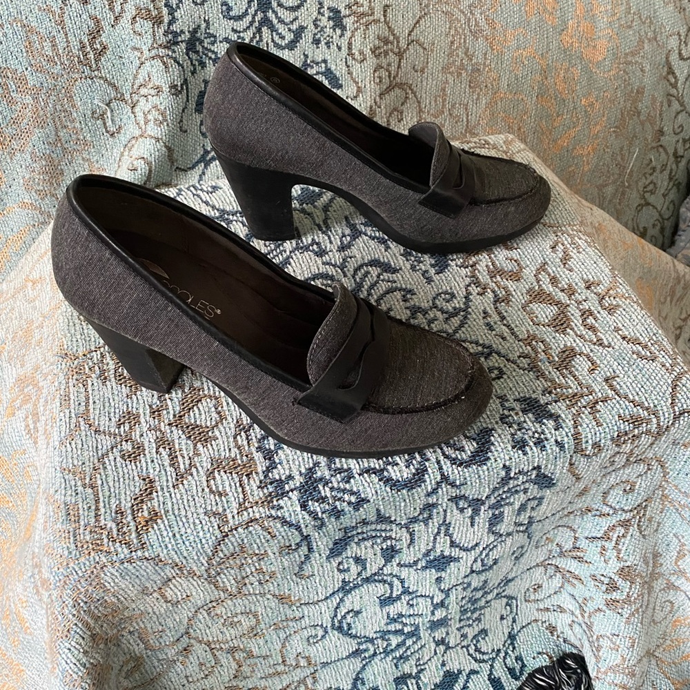 Shoes - Picture 2 of 14